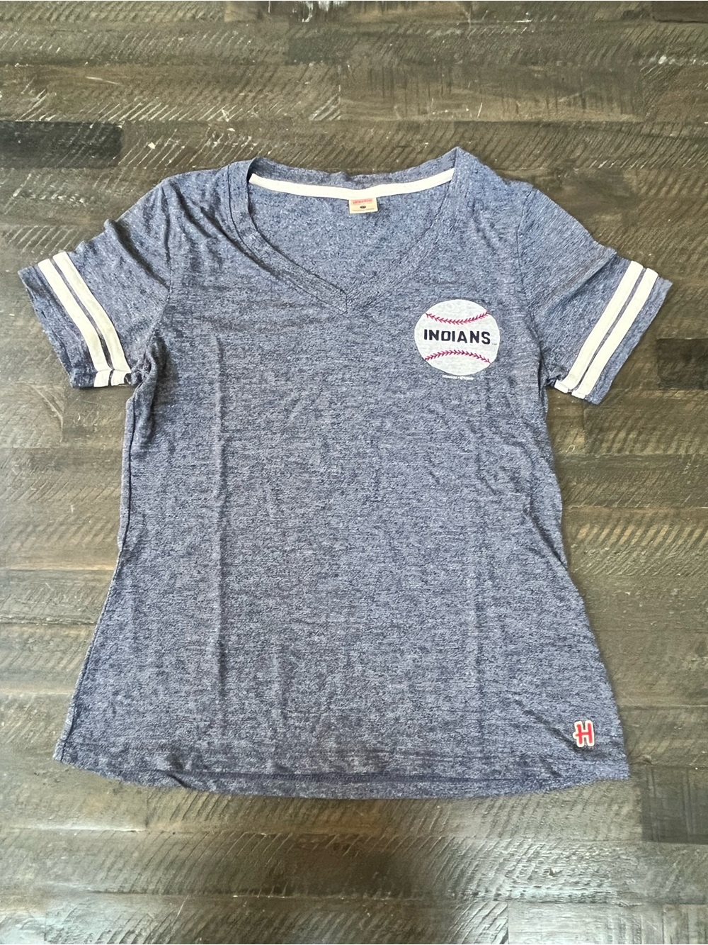 HOMAGE Cleveland Indians Baseball Graphic V-Neck Tee Blue Heather XS